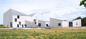 Archivo:Arroyo de la Encomienda, barrio de Vega de la Encomienda - Casa de la Música y el Teatro 4