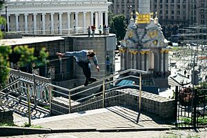 Archivo:Artyom Khvorostenko - Rollerblading in Kiev (Maidan)