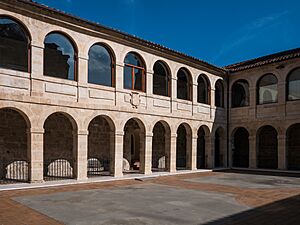 Archivo:Briviesca - Hospital of Nuestra Señora del Rosario -BT- 02