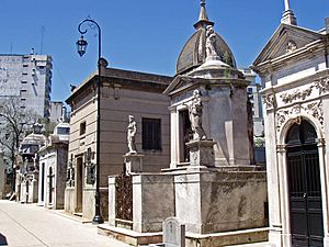 Archivo:Buenos Aires-Recoleta-Cementery-P2090035