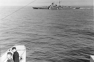 Archivo:Bundesarchiv Bild 146-1989-012-03, Schlachtschiff Bismarck in der Ostsee