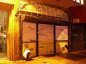 Archivo:CBGB closed