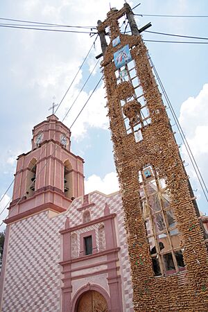 Archivo:Capilla San Miguel con chimal