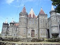Archivo:Castillo en Santa Lucía, Barva, Heredia, CR