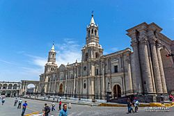 Archivo:Catedral Arequipa, Peru