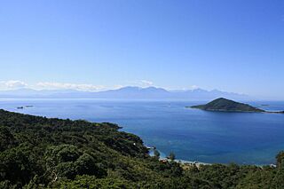 Cayos Cochinos Lighthouse view.jpg