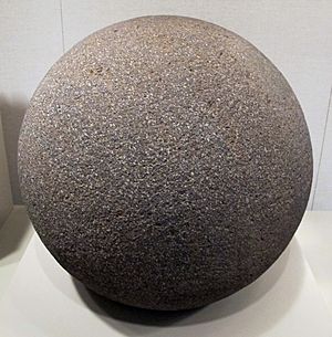 Archivo:Costa rica, diquis, sfera in andesite, 800-1550 ca.