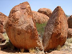 Archivo:Cracked boulder DMCR