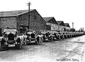 Archivo:Cubitt Car Factory c.1922 at Great Southern Works, Aylesbury