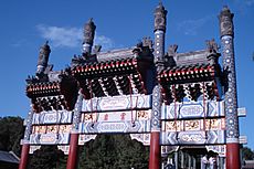 Archivo:Decorated Paifang in Summer Palace