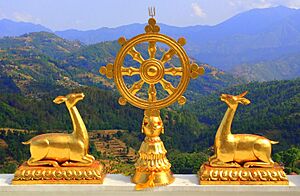 Archivo:Deers guarding the Gonpa at Namo Buddha, Kavrepalanchowk, Nepal