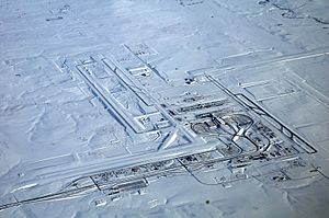 Archivo:Denver International Airport, snow