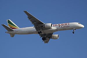 Archivo:ET-AJX Boeing 757F Ethiopian Cargo (7603581058)