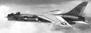 Archivo:F-8D Crusader of VF-111 in flight 1965
