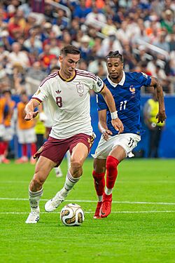 Archivo:Fabian Ruiz Michael Olise France v Spain 7.24.26-210