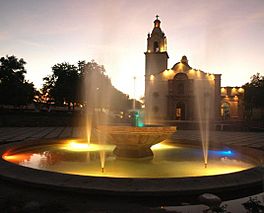 Archivo:Fuente en la Plaza Monumental de Magdalena