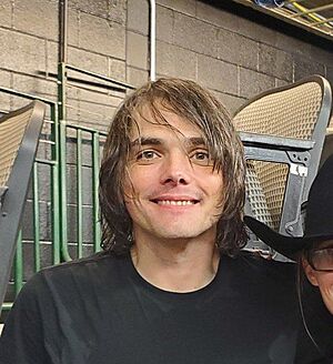 Archivo:Gerard way 2022