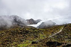Archivo:Glacier Huaytapallana-8
