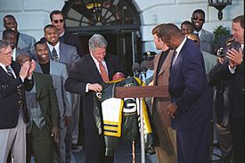 Archivo:Green Bay Packers at White House 1997