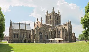 Archivo:Hereford Cathedral panorama