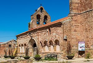 Archivo:Iglesia de San Andrés, Romanillos de Atienza, Guadalajara, España, 2017-05-23, DD 41