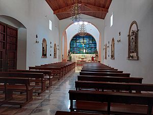 Archivo:Interior Iglesia San Nicolás de Bari 01
