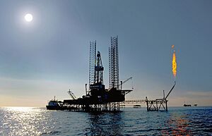 Archivo:Jack-up-rig-in-the-caspian-sea