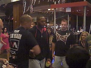Archivo:Jon Jones - UFC 100 Fan Expo - Mandalay Bay Casino, Las Vegas