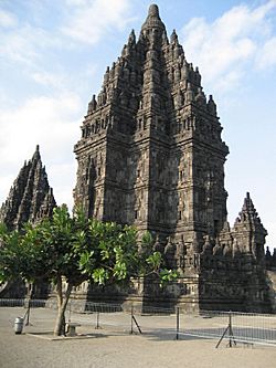 Archivo:Main shrine of Prambanan temples
