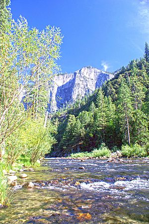 Archivo:Merced River Yosemite Valley 01