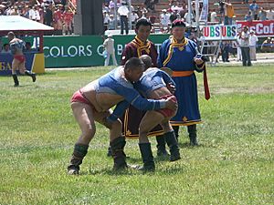 Archivo:Naadam wrestling