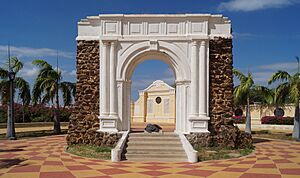 Archivo:Plaza Alonso de Ojeda III