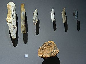 Archivo:Prehistoric Tools - Les Combarelles - Les Eyzies de Tayac - MNP