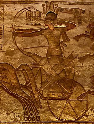 Archivo:Ramsés II en Qadesh, relieve de Abu Simbel