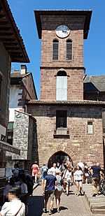 Archivo:Saint Jean Pied de Port - Puerta de Nuestra Senora y Torre Iglesia