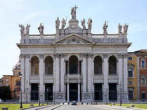 Archivo:San Giovanni in Laterano 2021