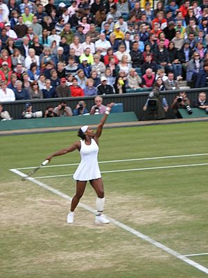 Archivo:Serena Williams Serve Wimbledon