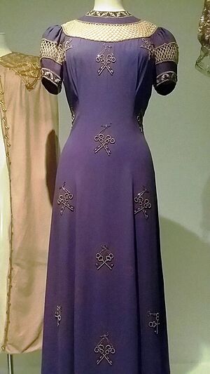 Archivo:Summer 1939 Schiaparelli dress