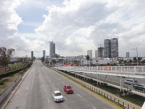 Archivo:Vía Atlixcáyotl - Puebla