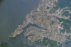 Archivo:View of Vladivostok from Space