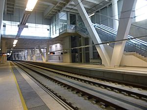 Archivo:Vigo - Estación de ADIF de Vigo-Urzáiz 2