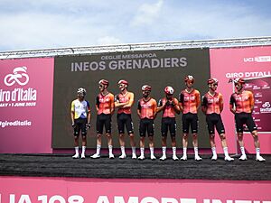 Archivo:Villaggio di Tappa - Ceglie Messapica - Giro d'Italia - INEOS GRENADIERS