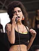 Archivo:Amy Winehouse -Virgin Festival, Pimlico, Baltimore, Maryland-4August2007 (cropped)