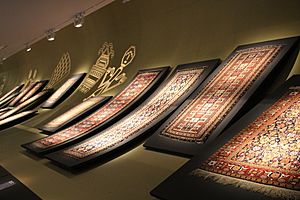 Archivo:Azerbaijani carpets in Museum of Azerbaijani carpet 2