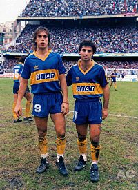 Archivo:Batistuta-Latorre en Boca Jrs. 1991