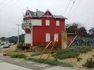 Archivo:Casa Roja de Loncura