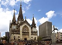 Archivo:Catedral de Manizales