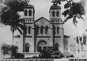 Archivo:Catedral de Medellin-1924
