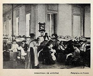 Archivo:Dormitorio de adultas, Asilo de Santa Cristina, de Franzen, Blanco y Negro, 10-04-1897