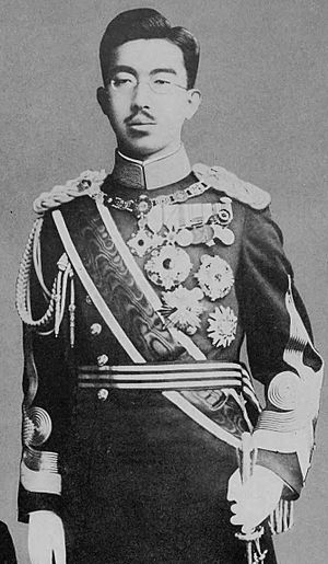 Archivo:Emperor Shōwa official portrait 1 (cropped2)